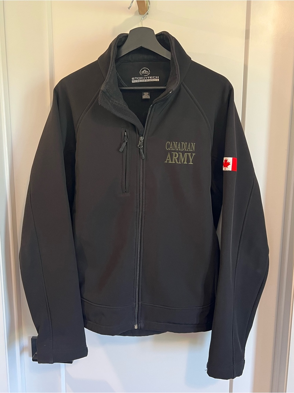 Canadian Army Men's Performance Softshell Jacket - Picture 4 of 5